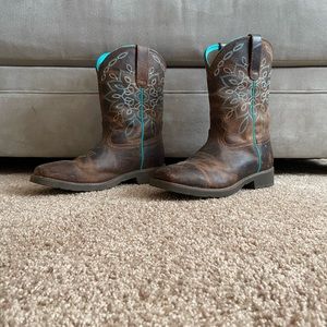 Women’s cowboy boots in size 11B